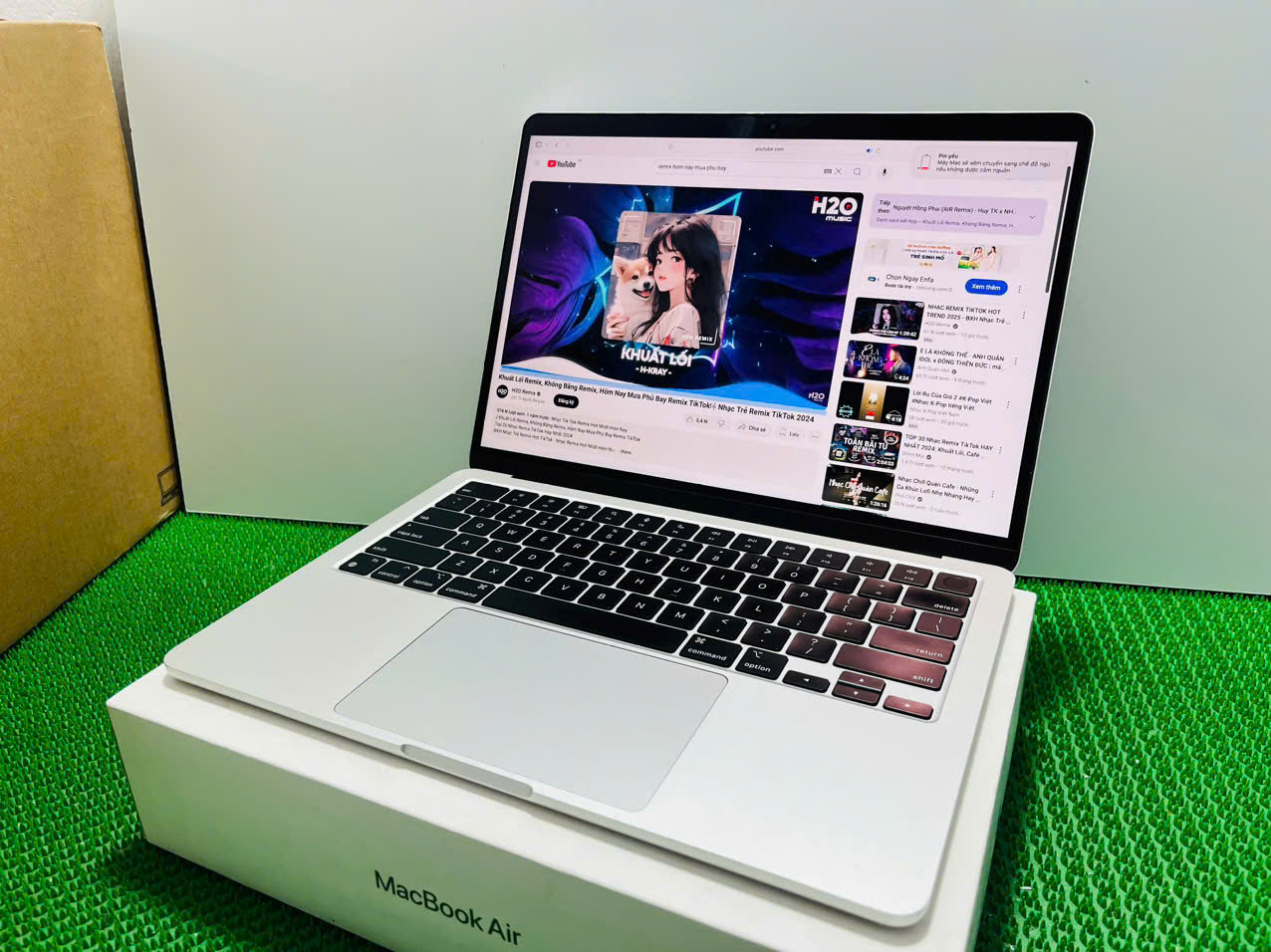 Macbook Air m2 2022 màu silver Đẹp keng k tỳ vết, sang trọng mỏng nhẹ, pin tốt - Hình ảnh 4