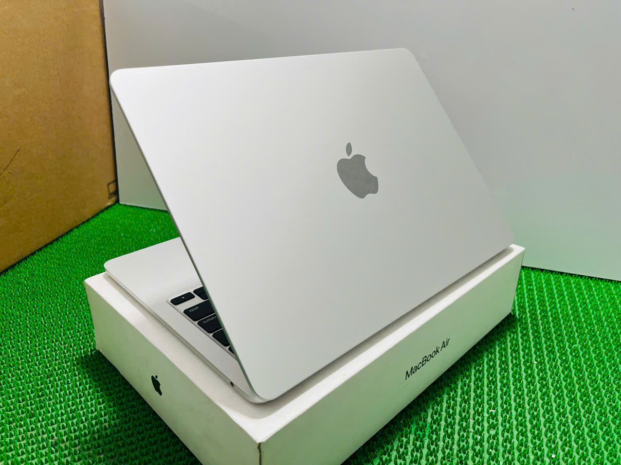 Macbook Air m2 2022 màu silver Đẹp keng k tỳ vết, sang trọng mỏng nhẹ, pin tốt - Hình ảnh 9