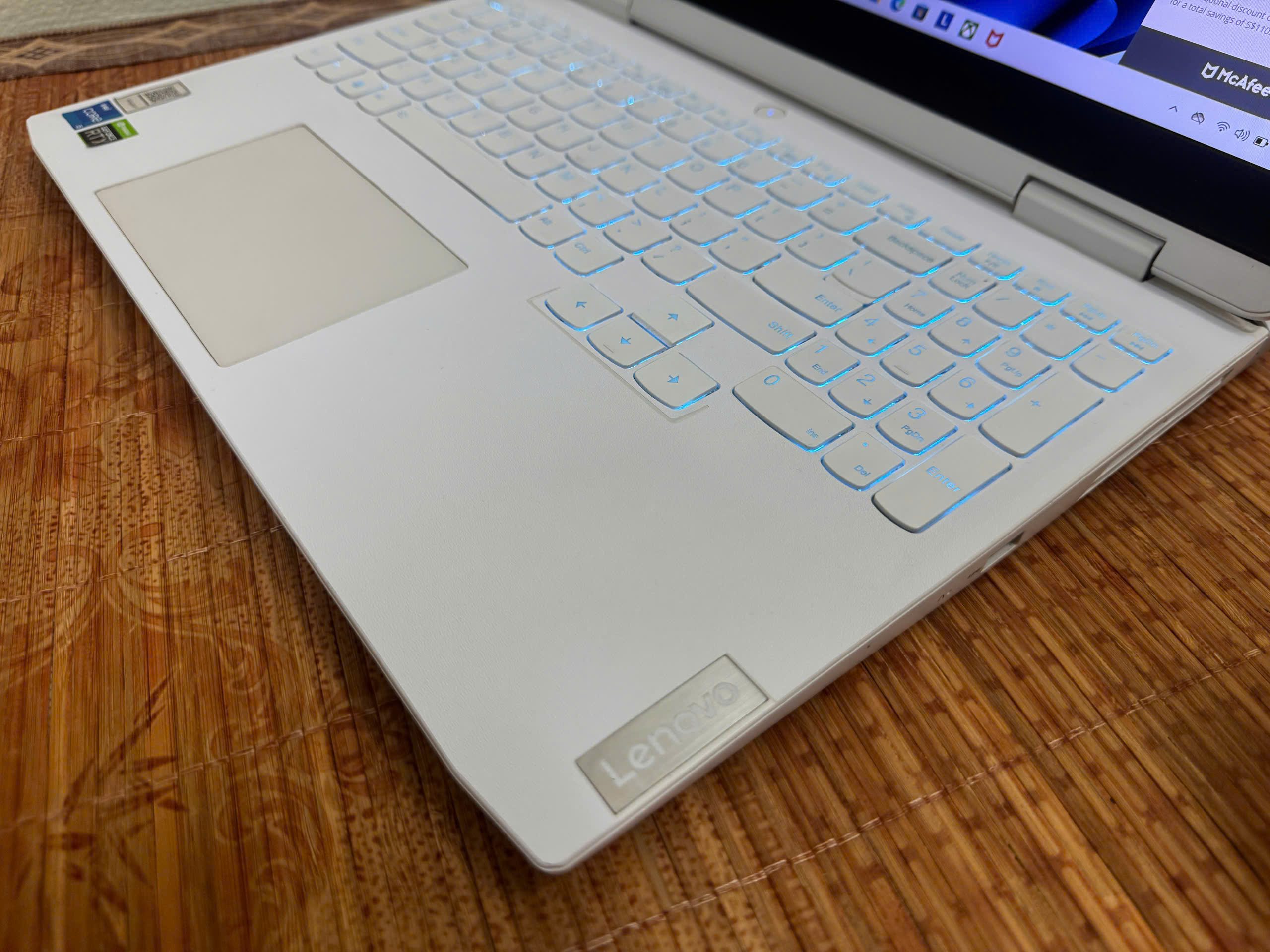 Lenovo IdeaPad Gamming3 15IAH Trắng đẹp sang chảnh cấu hình ngon - Hình ảnh 3