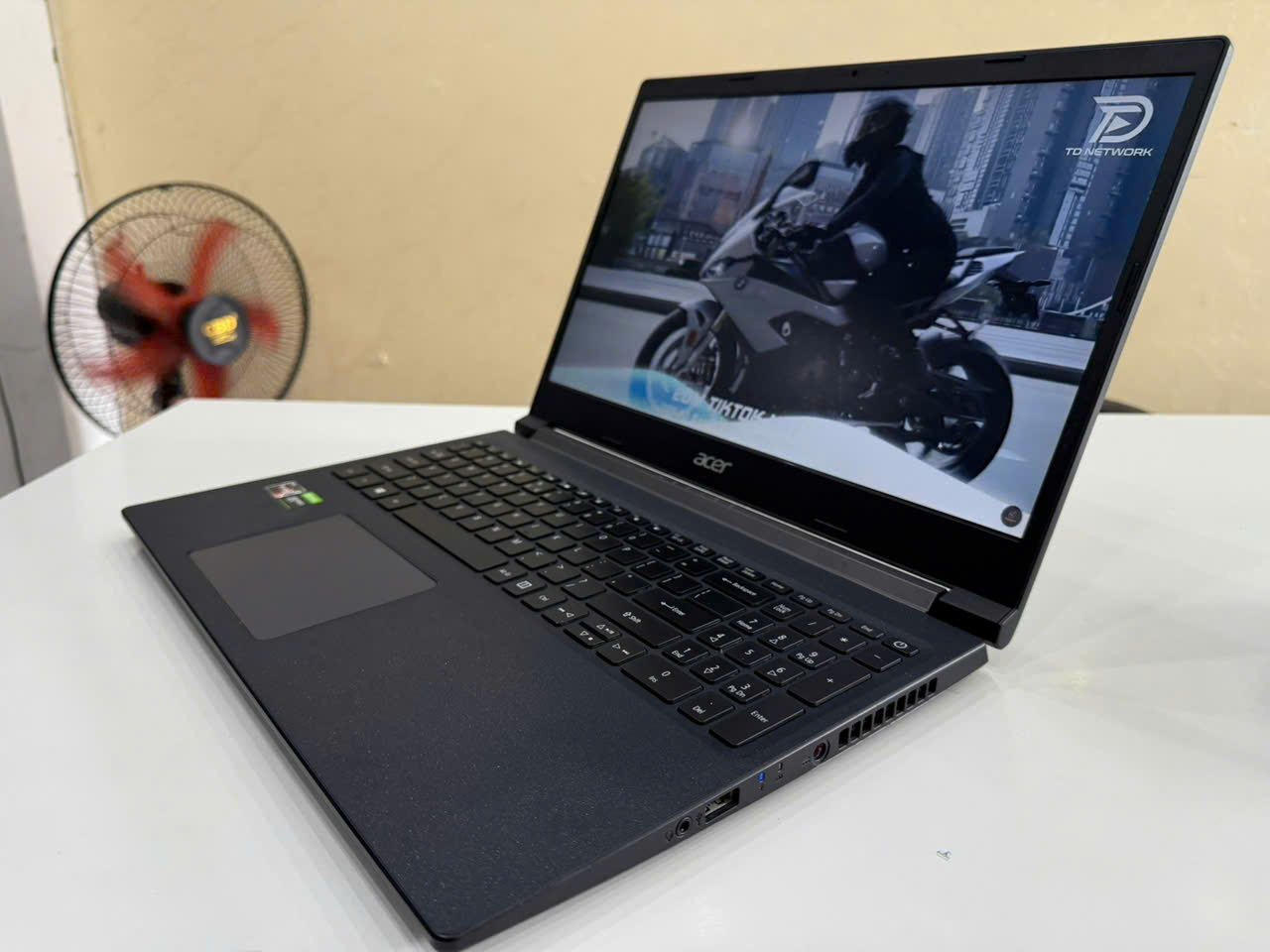 Acer A715 gaming - Hình ảnh 3