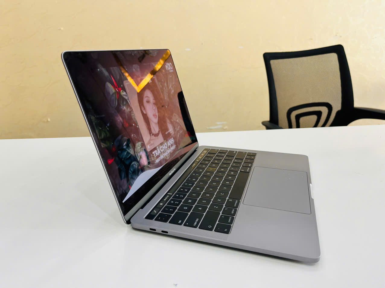Mac pro 2017 Gray - 13inch - Hình ảnh 2